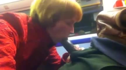 Сделала минет негру в поезде